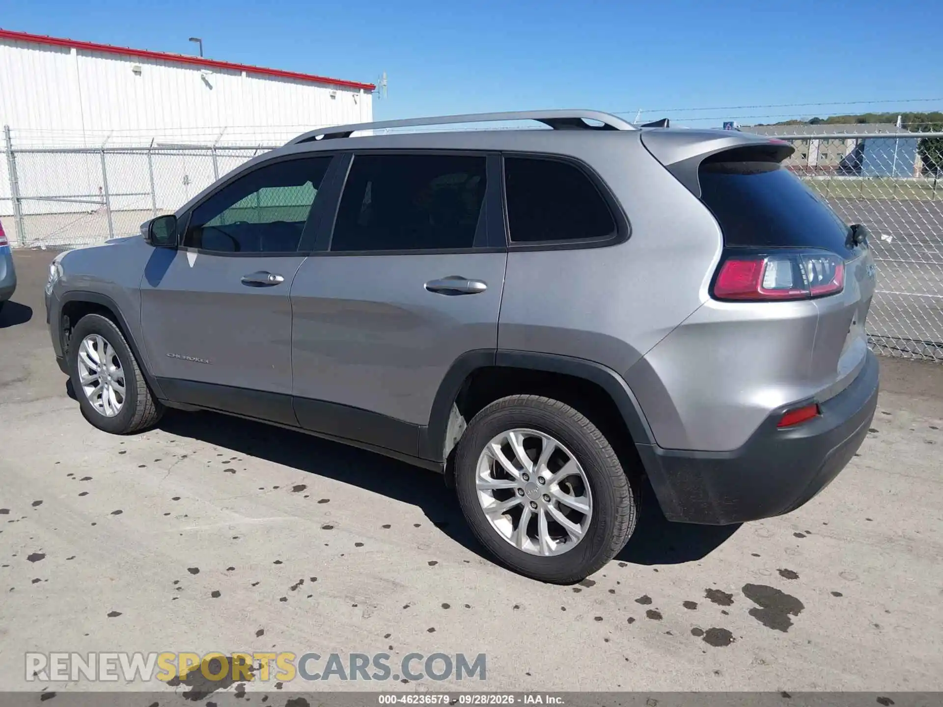 3 Photograph of a damaged car 1C4PJLCB8MD250949 JEEP CHEROKEE 2021