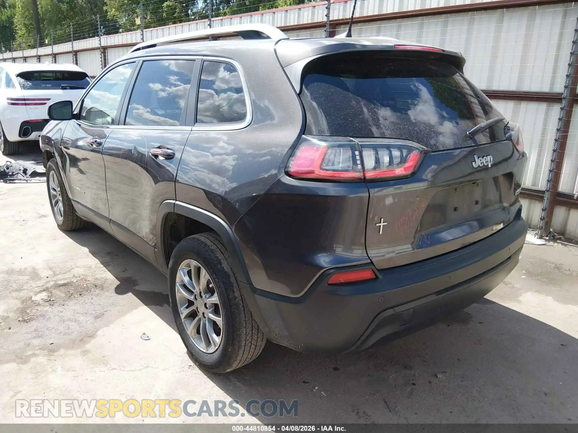 3 Photograph of a damaged car 1C4PJLLB1MD140809 JEEP CHEROKEE 2021