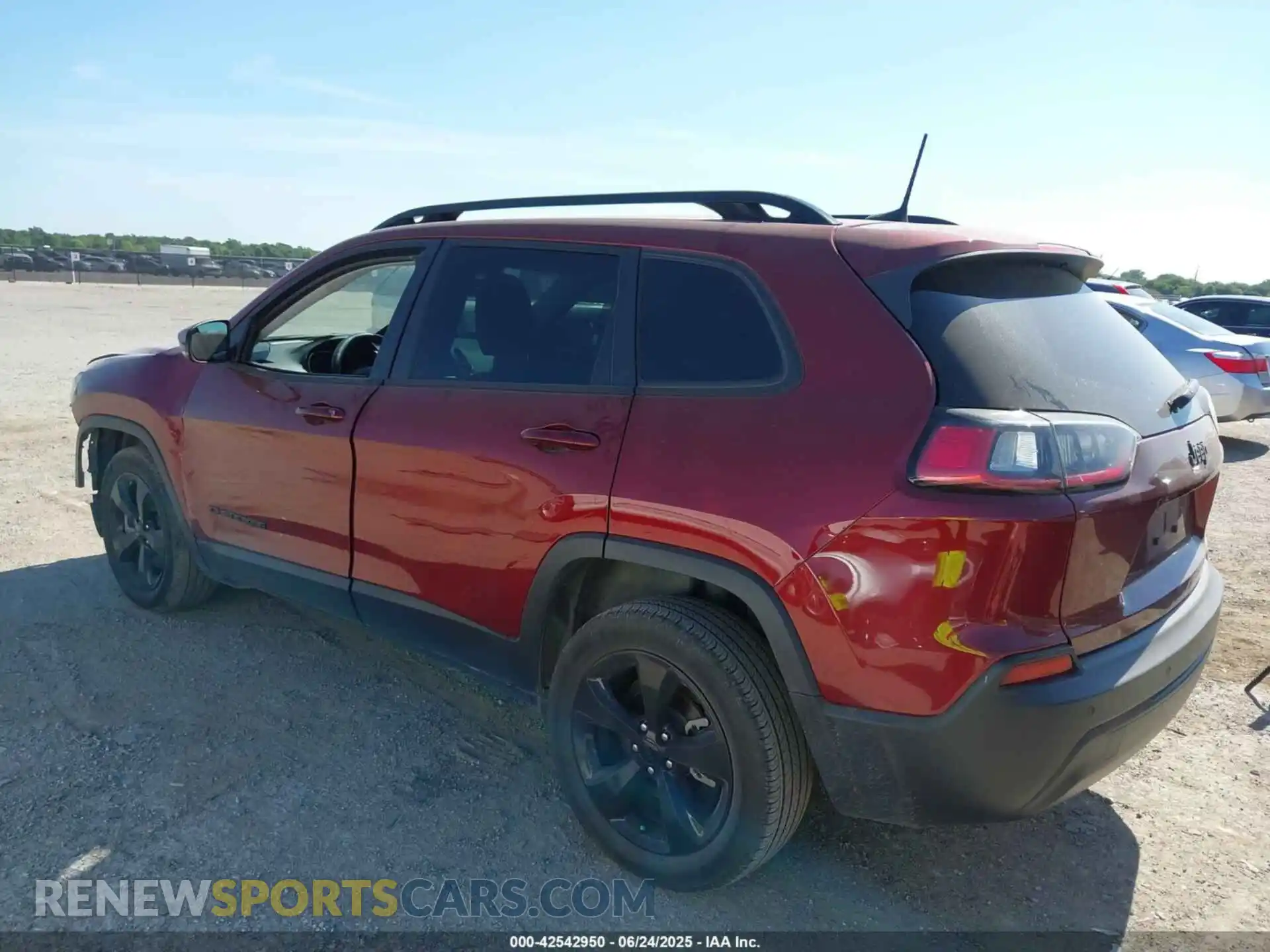 3 Photograph of a damaged car 1C4PJLLB4MD112521 JEEP CHEROKEE 2021