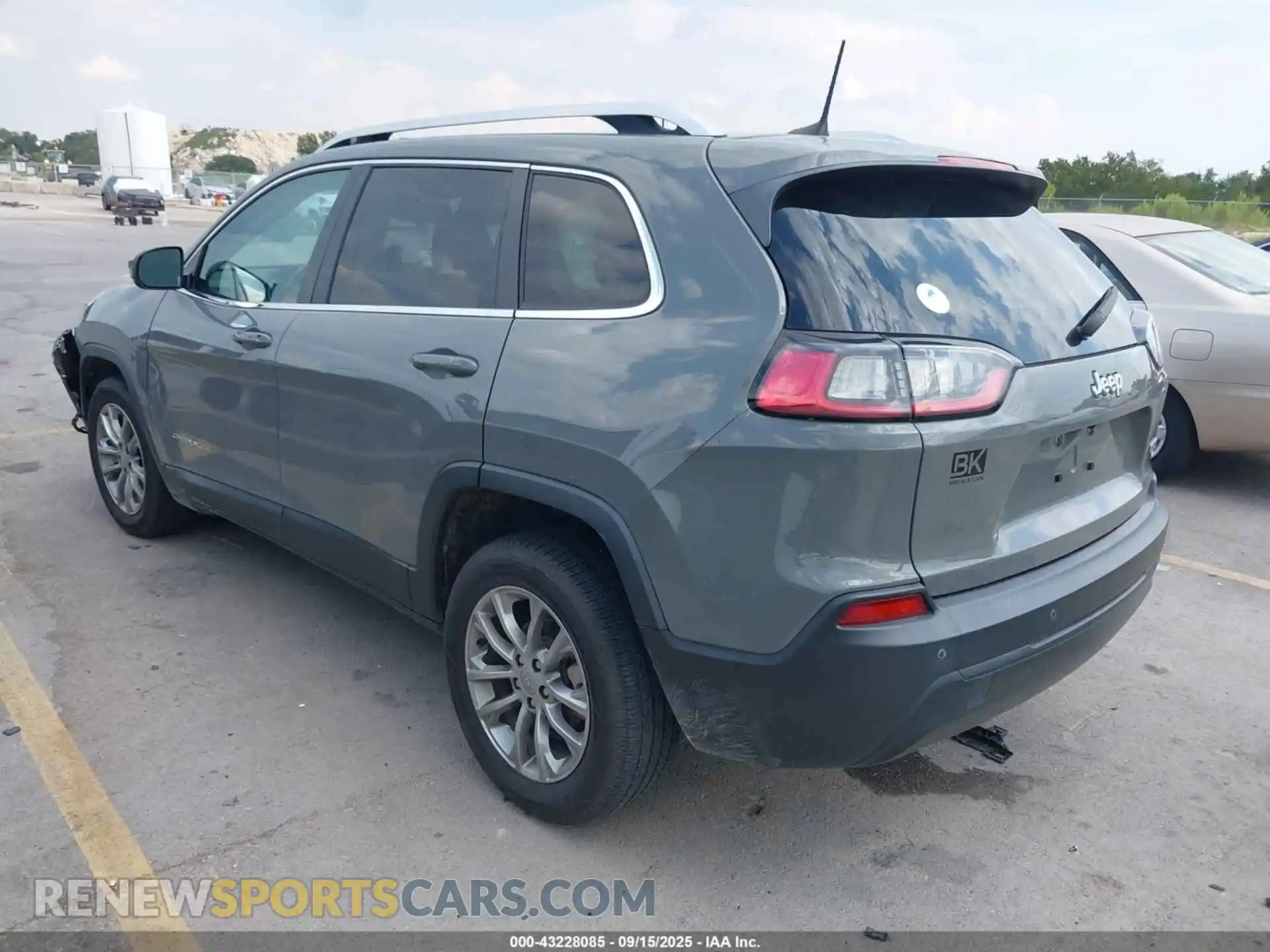 3 Photograph of a damaged car 1C4PJLLB5MD164417 JEEP CHEROKEE 2021