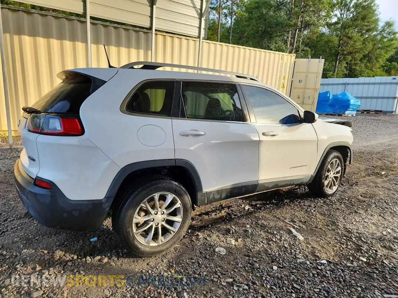 3 Photograph of a damaged car 1C4PJLLB7MD208174 JEEP CHEROKEE 2021