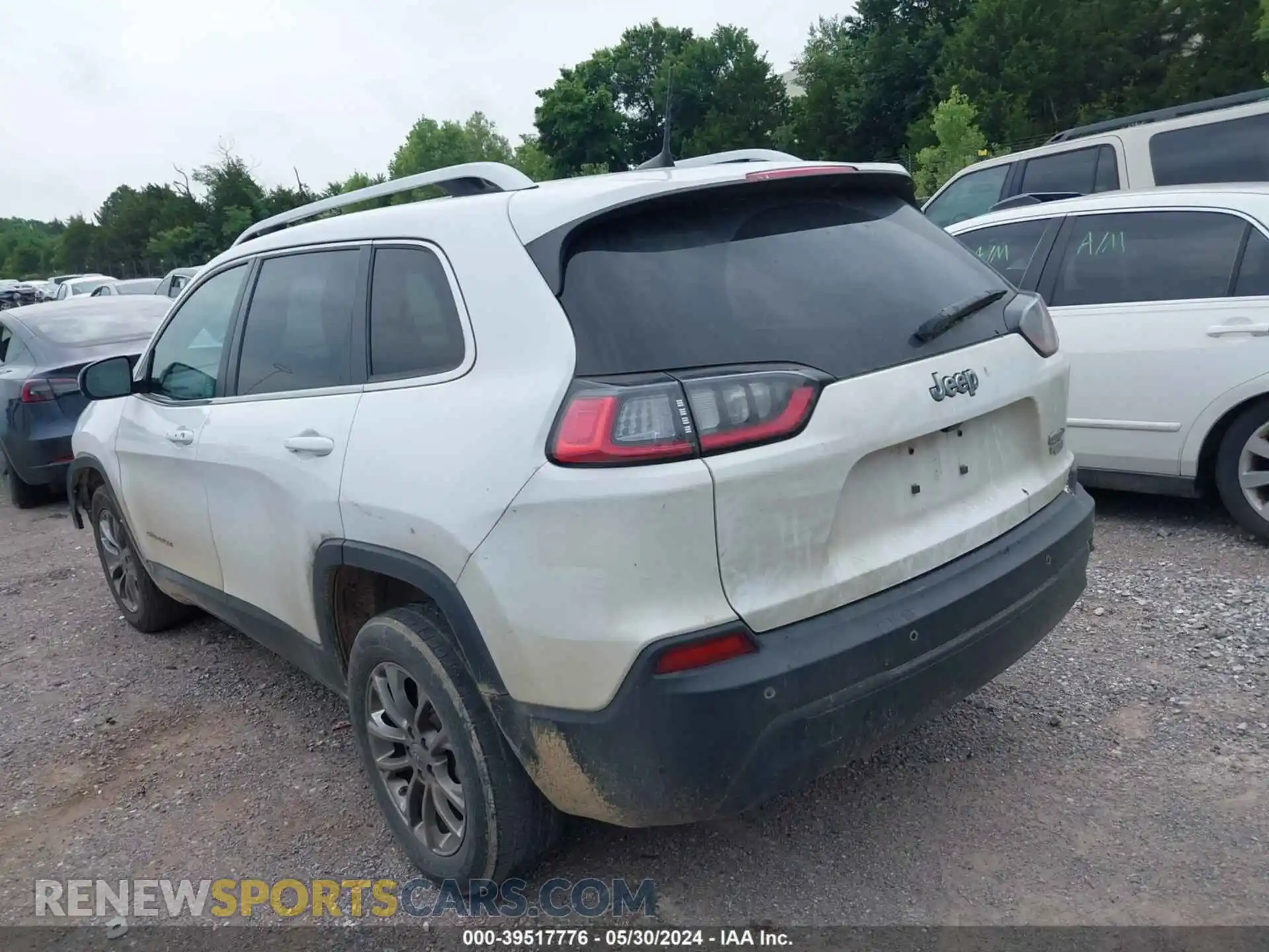 3 Photograph of a damaged car 1C4PJLLB8MD103661 JEEP CHEROKEE 2021