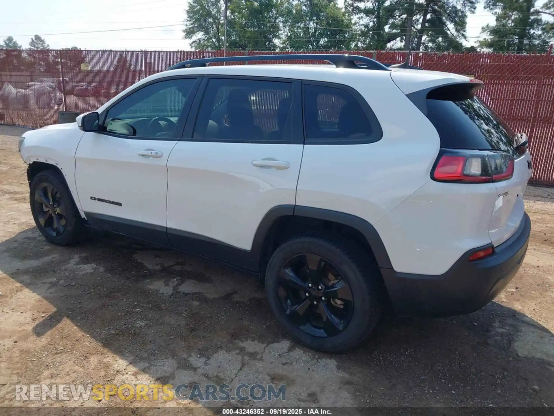 3 Photograph of a damaged car 1C4PJLLB9MD174156 JEEP CHEROKEE 2021