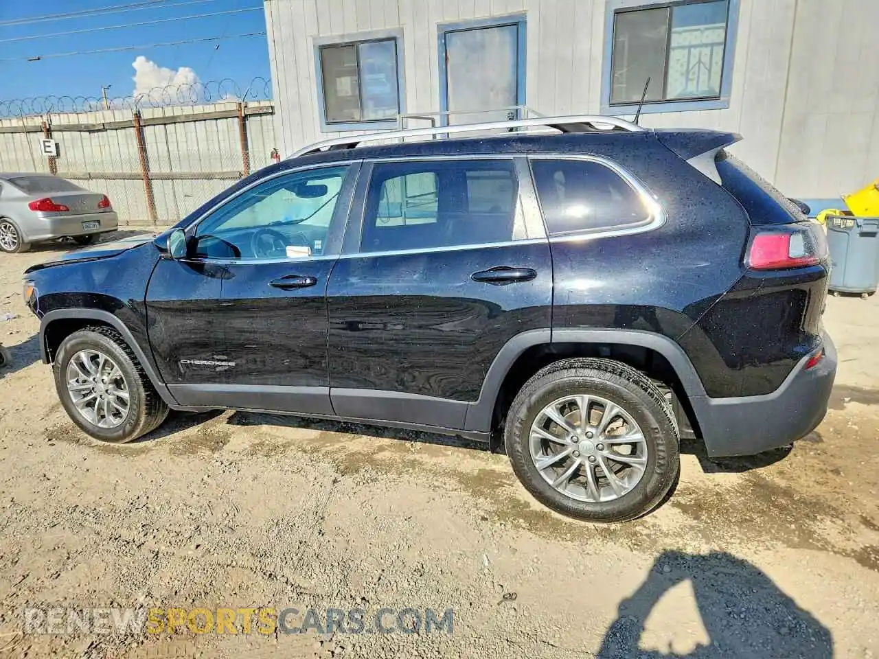 2 Photograph of a damaged car 1C4PJLMN7MD107077 JEEP CHEROKEE 2021