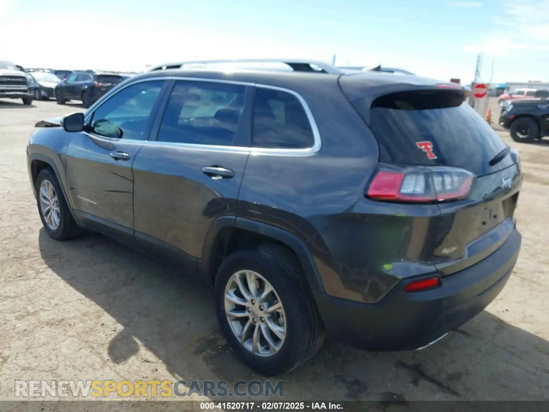 3 Photograph of a damaged car 1C4PJLMX4MD239201 JEEP CHEROKEE 2021