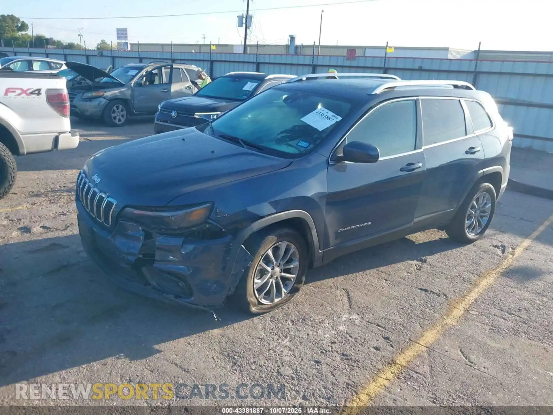 2 Photograph of a damaged car 1C4PJLMXXMD103641 JEEP CHEROKEE 2021