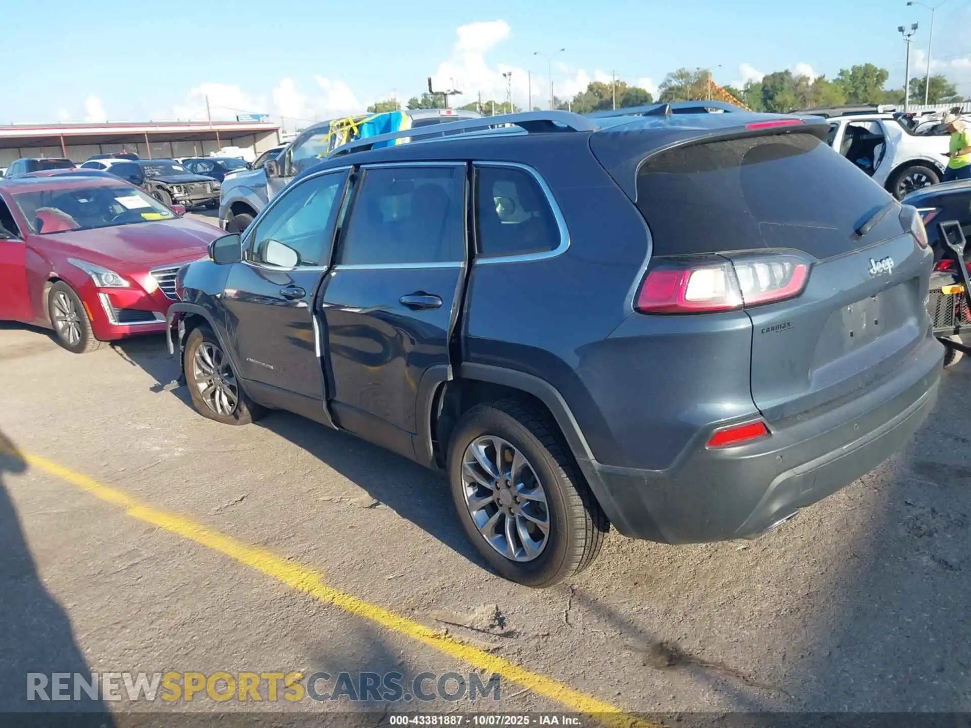 3 Photograph of a damaged car 1C4PJLMXXMD103641 JEEP CHEROKEE 2021