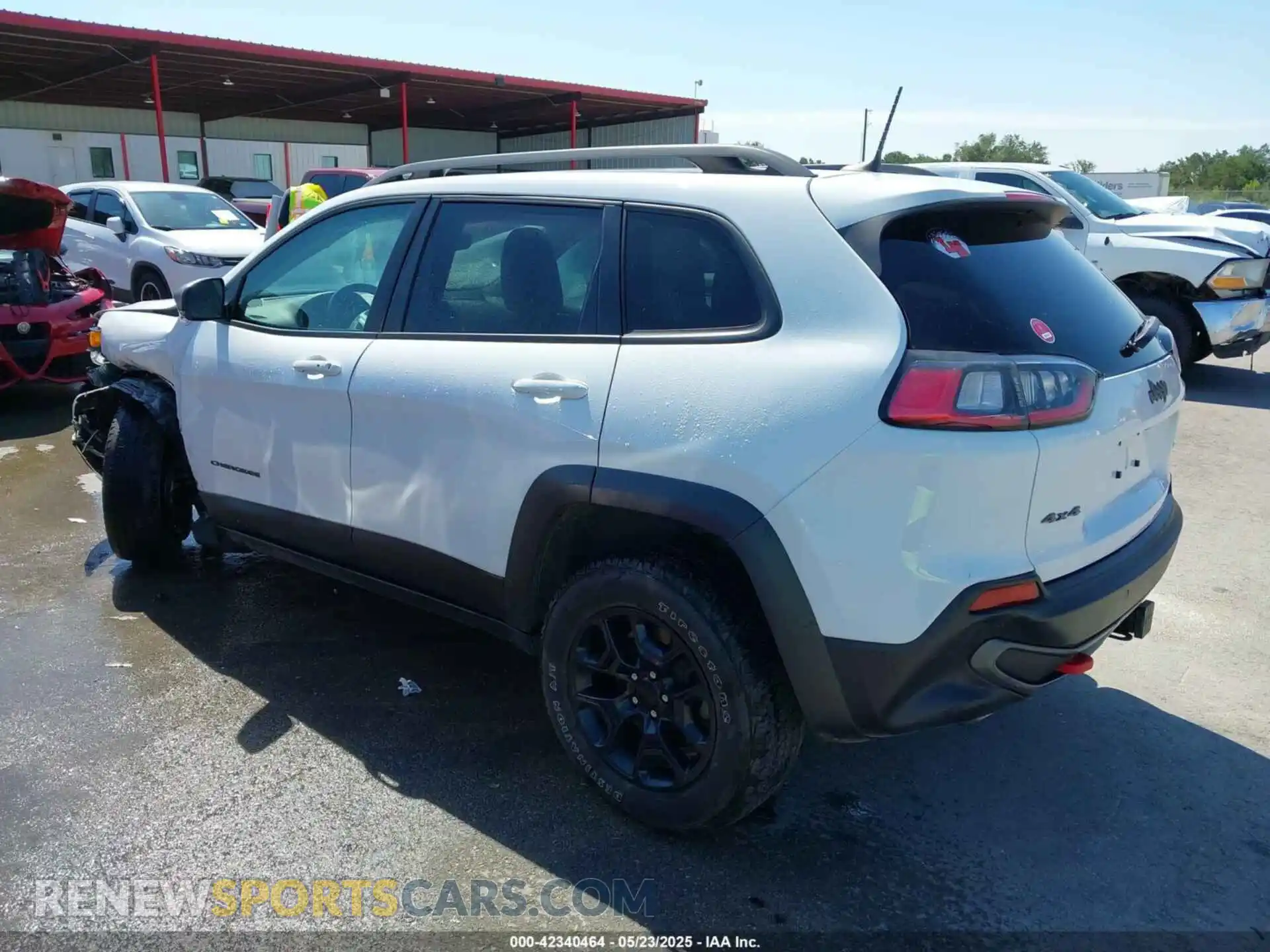 3 Photograph of a damaged car 1C4PJMBX1MD145169 JEEP CHEROKEE 2021