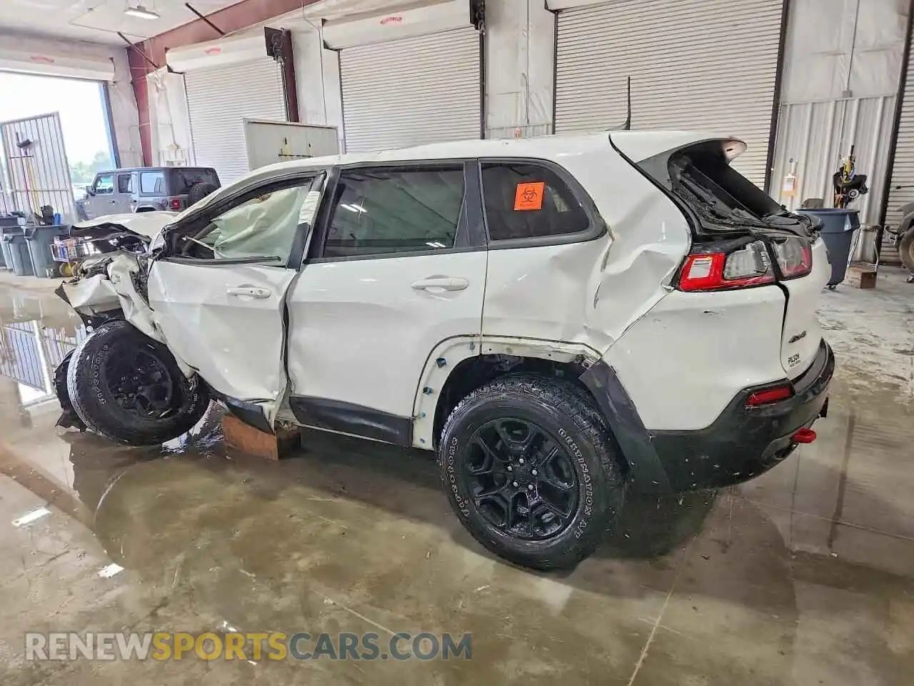 2 fotografías del automóvil dañado 1C4PJMBX1MD177927 JEEP CHEROKEE 2021
