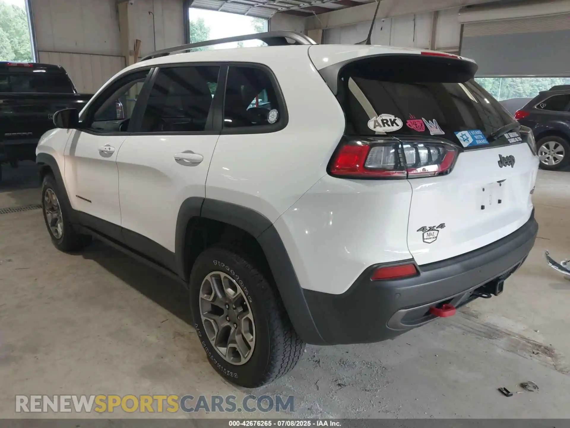 3 Photograph of a damaged car 1C4PJMBX1MD207525 JEEP CHEROKEE 2021