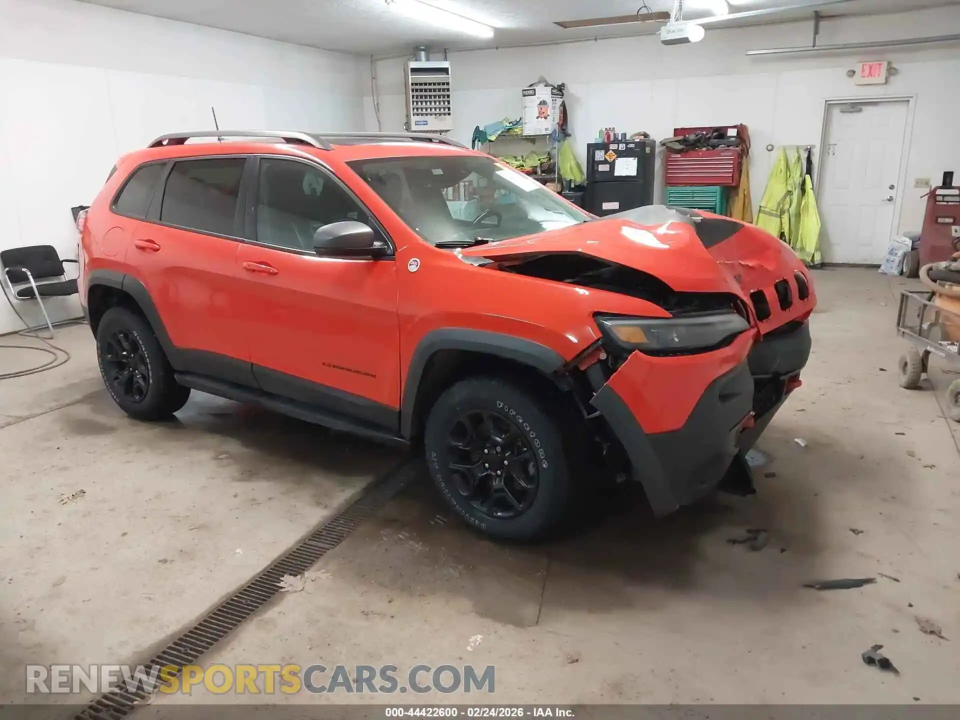 1 Photograph of a damaged car 1C4PJMBX2MD152101 JEEP CHEROKEE 2021