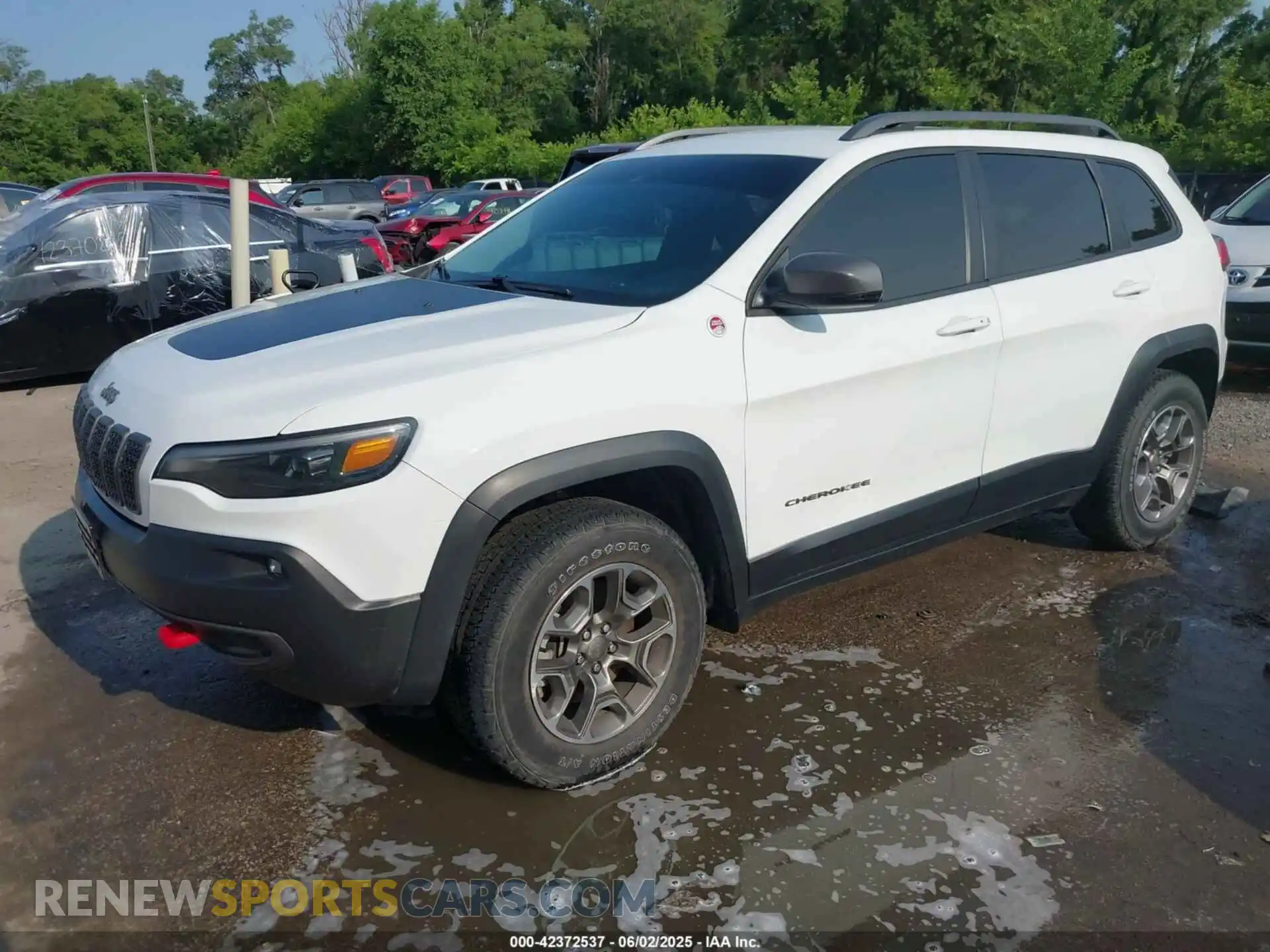 2 Photograph of a damaged car 1C4PJMBX4MD124980 JEEP CHEROKEE 2021