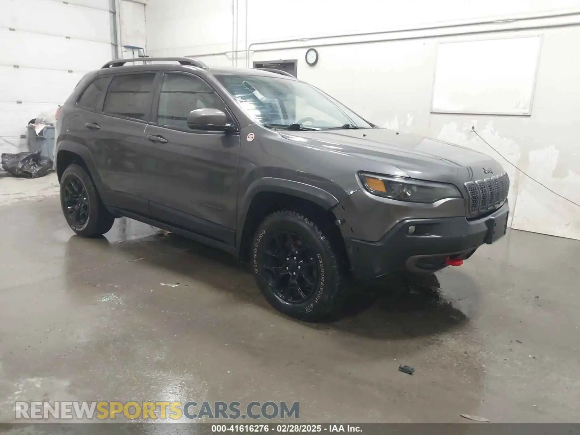 1 Photograph of a damaged car 1C4PJMBX4MD239028 JEEP CHEROKEE 2021