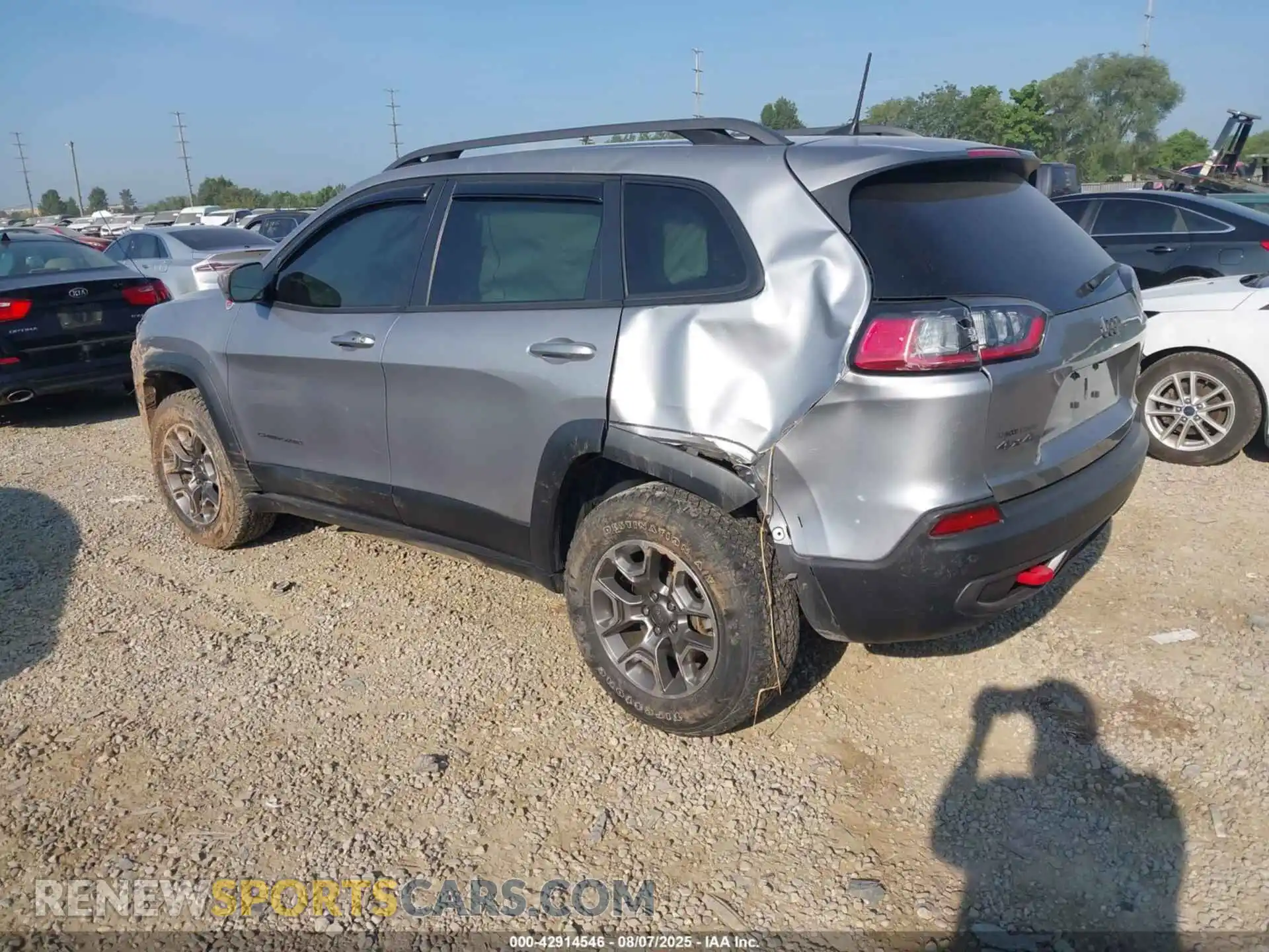 3 Photograph of a damaged car 1C4PJMBX6MD236423 JEEP CHEROKEE 2021