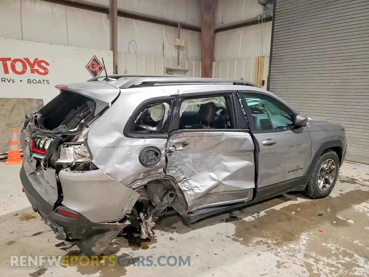 3 Photograph of a damaged car 1C4PJMBX8MD171641 JEEP CHEROKEE 2021