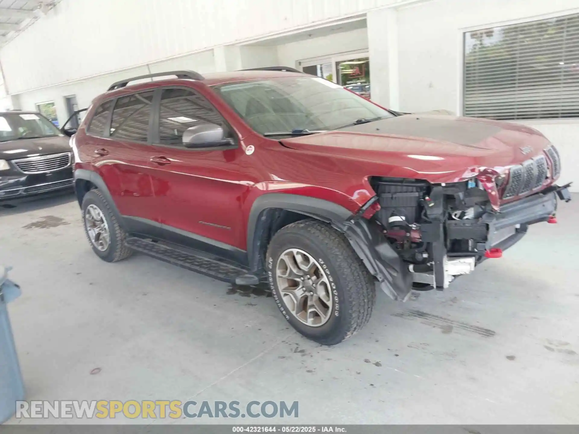 1 Photograph of a damaged car 1C4PJMBX8MD218960 JEEP CHEROKEE 2021