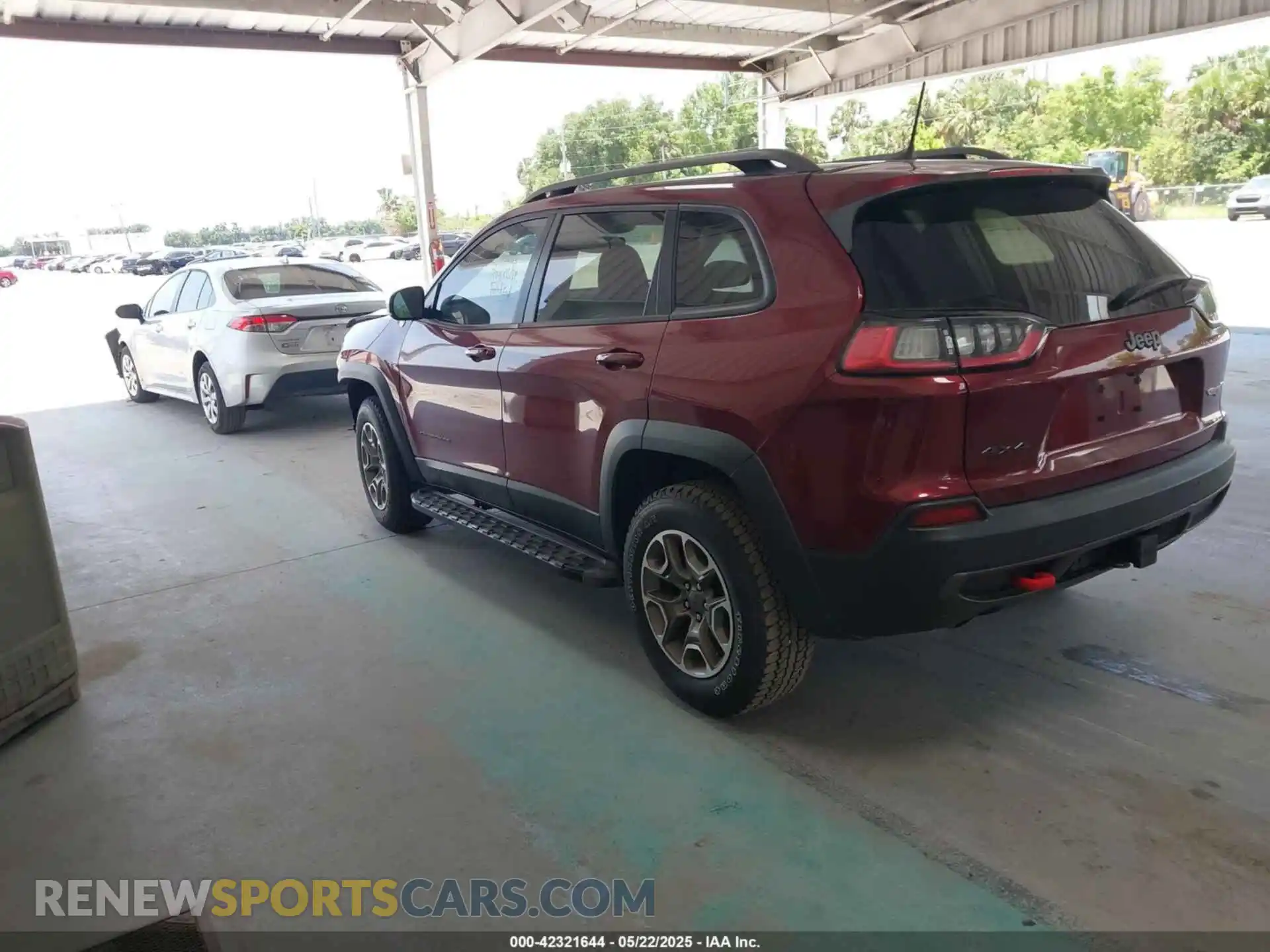 3 Photograph of a damaged car 1C4PJMBX8MD218960 JEEP CHEROKEE 2021