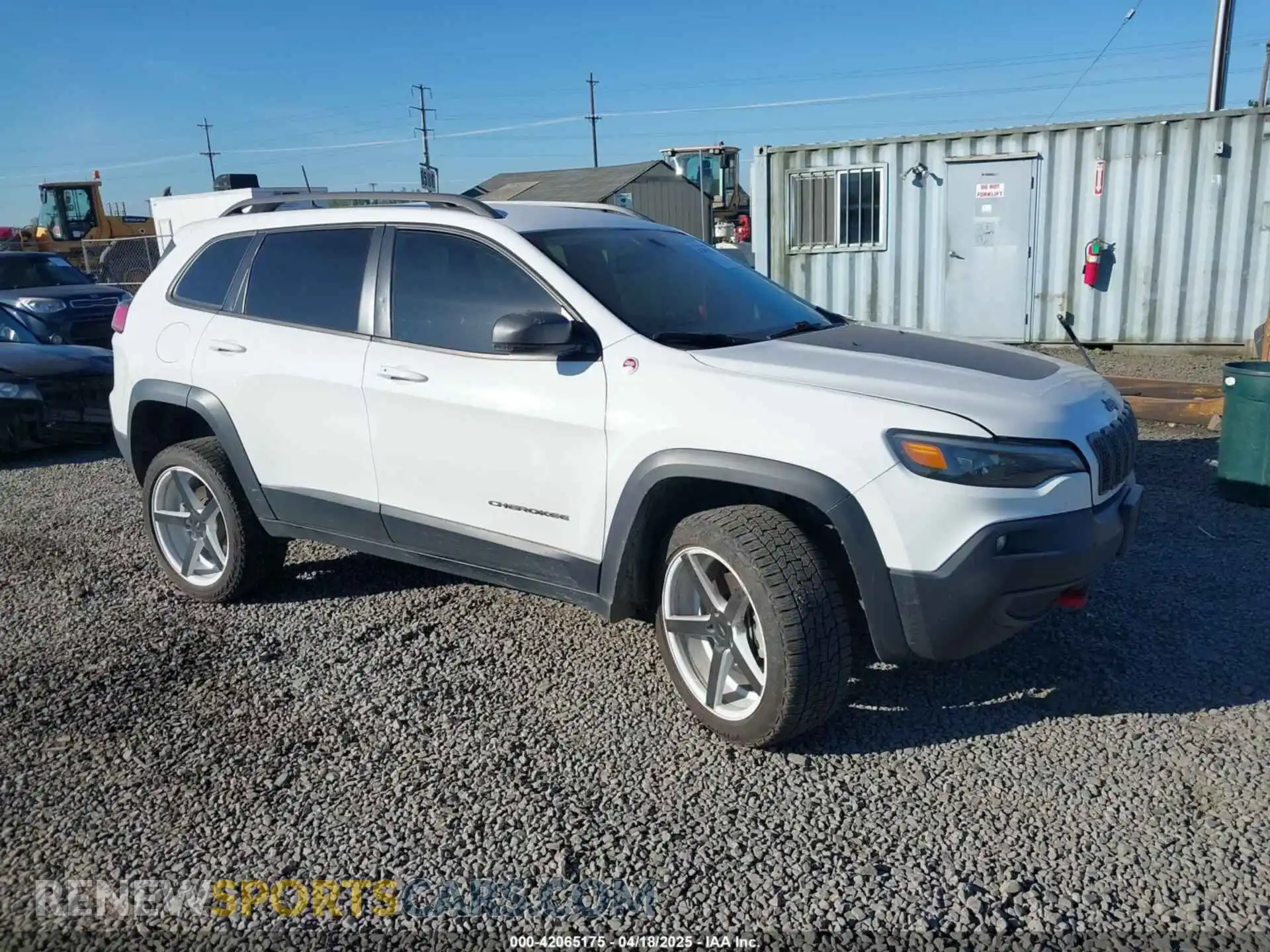 1 Photograph of a damaged car 1C4PJMBX9MD105888 JEEP CHEROKEE 2021