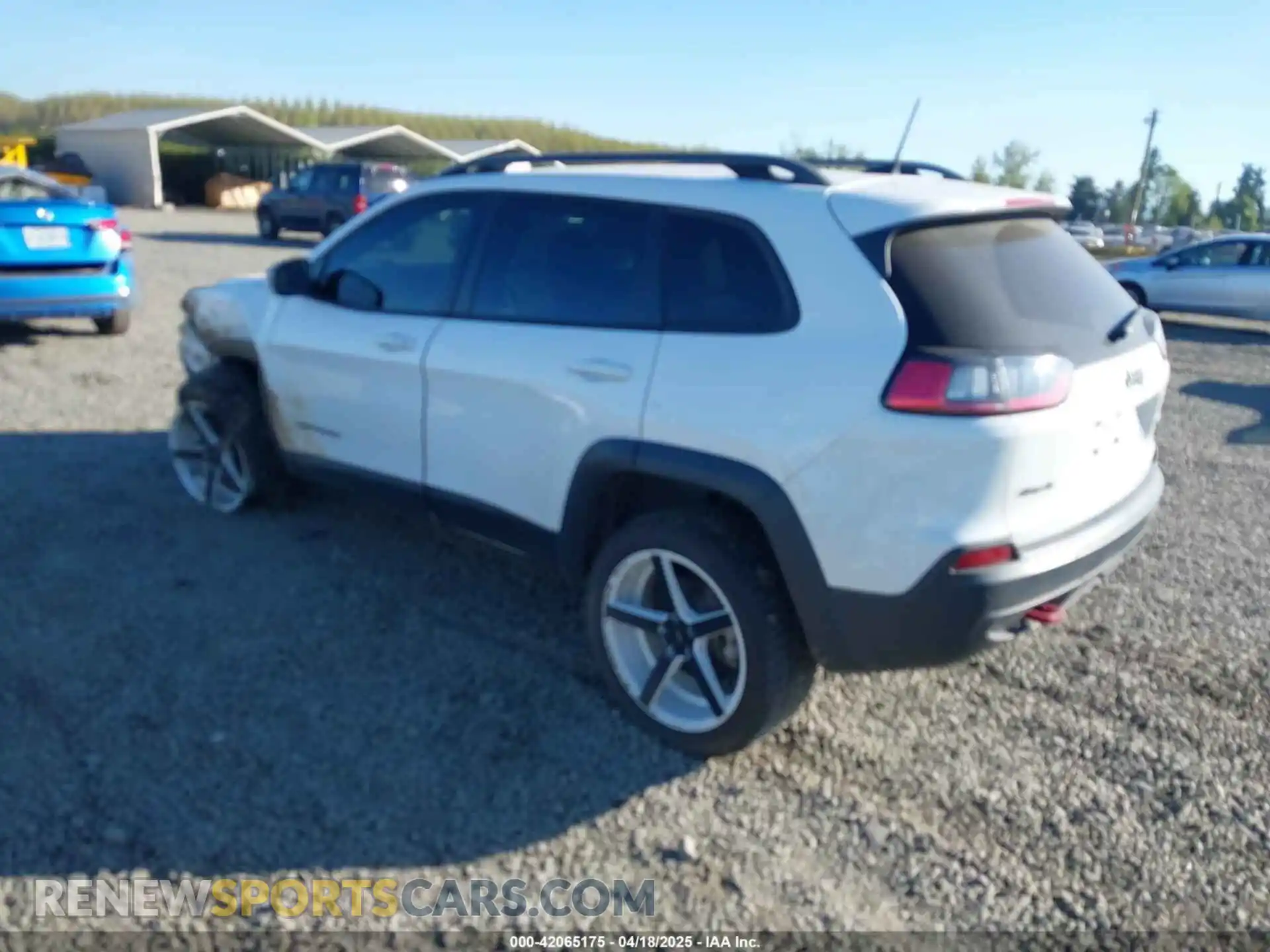 3 Photograph of a damaged car 1C4PJMBX9MD105888 JEEP CHEROKEE 2021