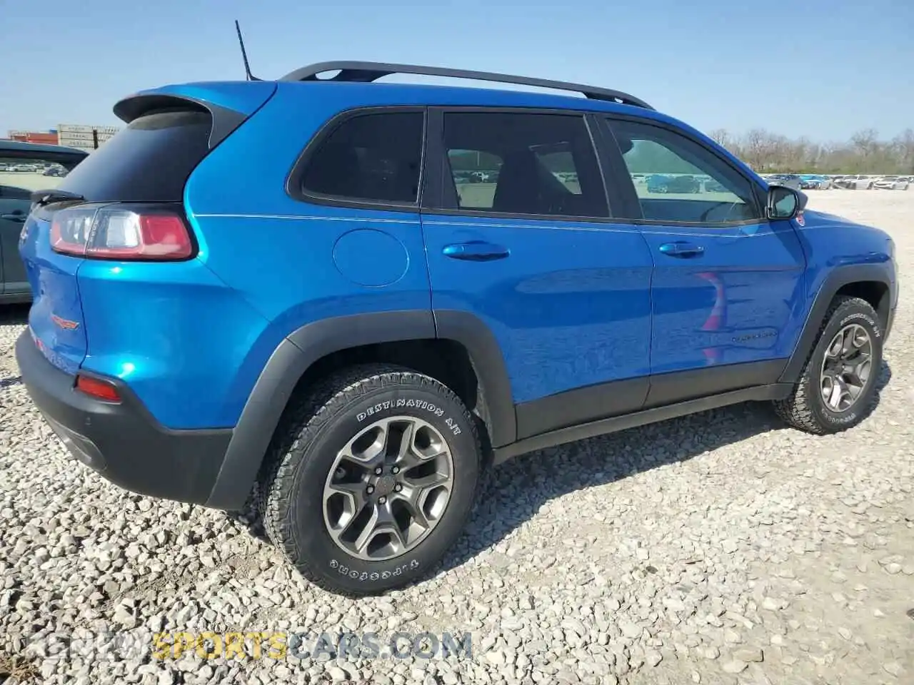 3 Photograph of a damaged car 1C4PJMBXXMD186738 JEEP CHEROKEE 2021