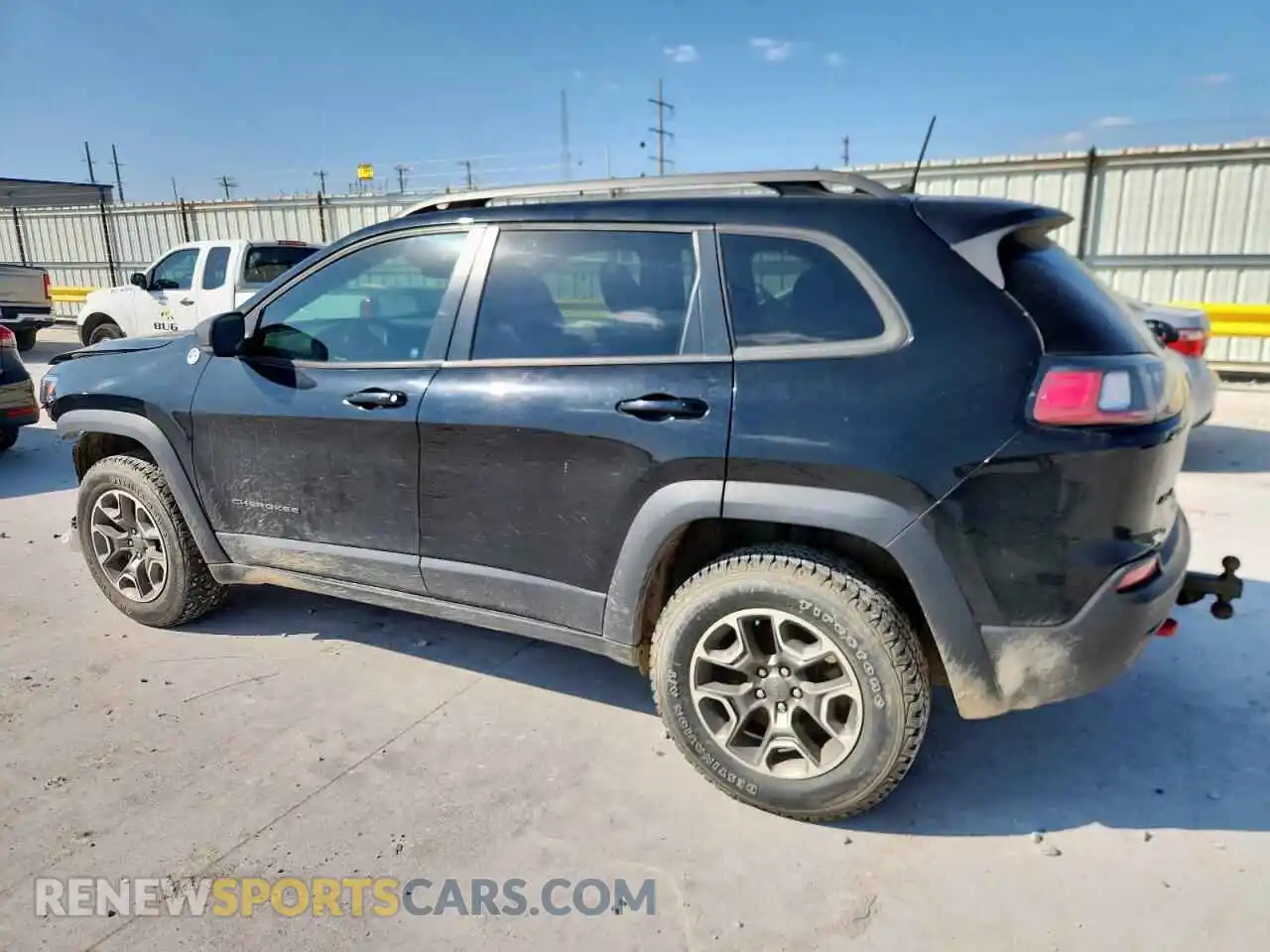 2 Photograph of a damaged car 1C4PJMBXXMD246470 JEEP CHEROKEE 2021