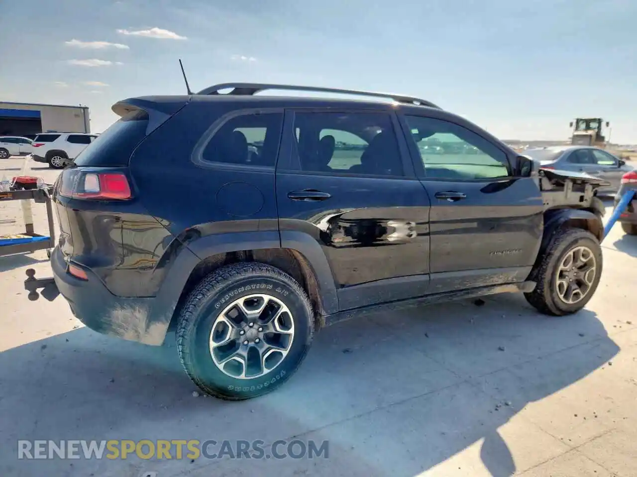 3 Photograph of a damaged car 1C4PJMBXXMD246470 JEEP CHEROKEE 2021