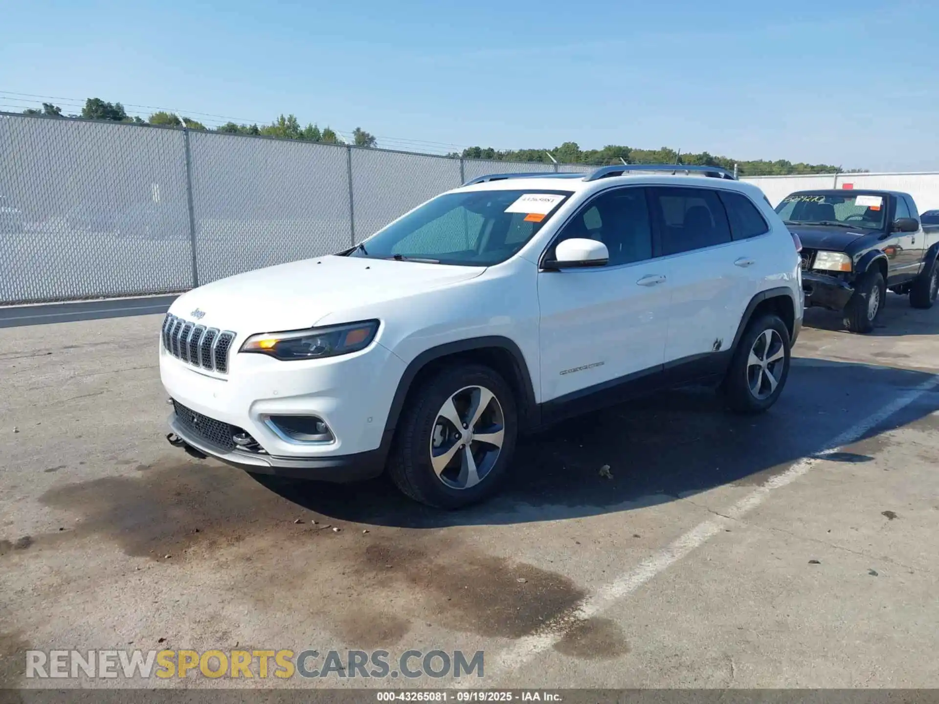 2 Photograph of a damaged car 1C4PJMDX1MD158193 JEEP CHEROKEE 2021