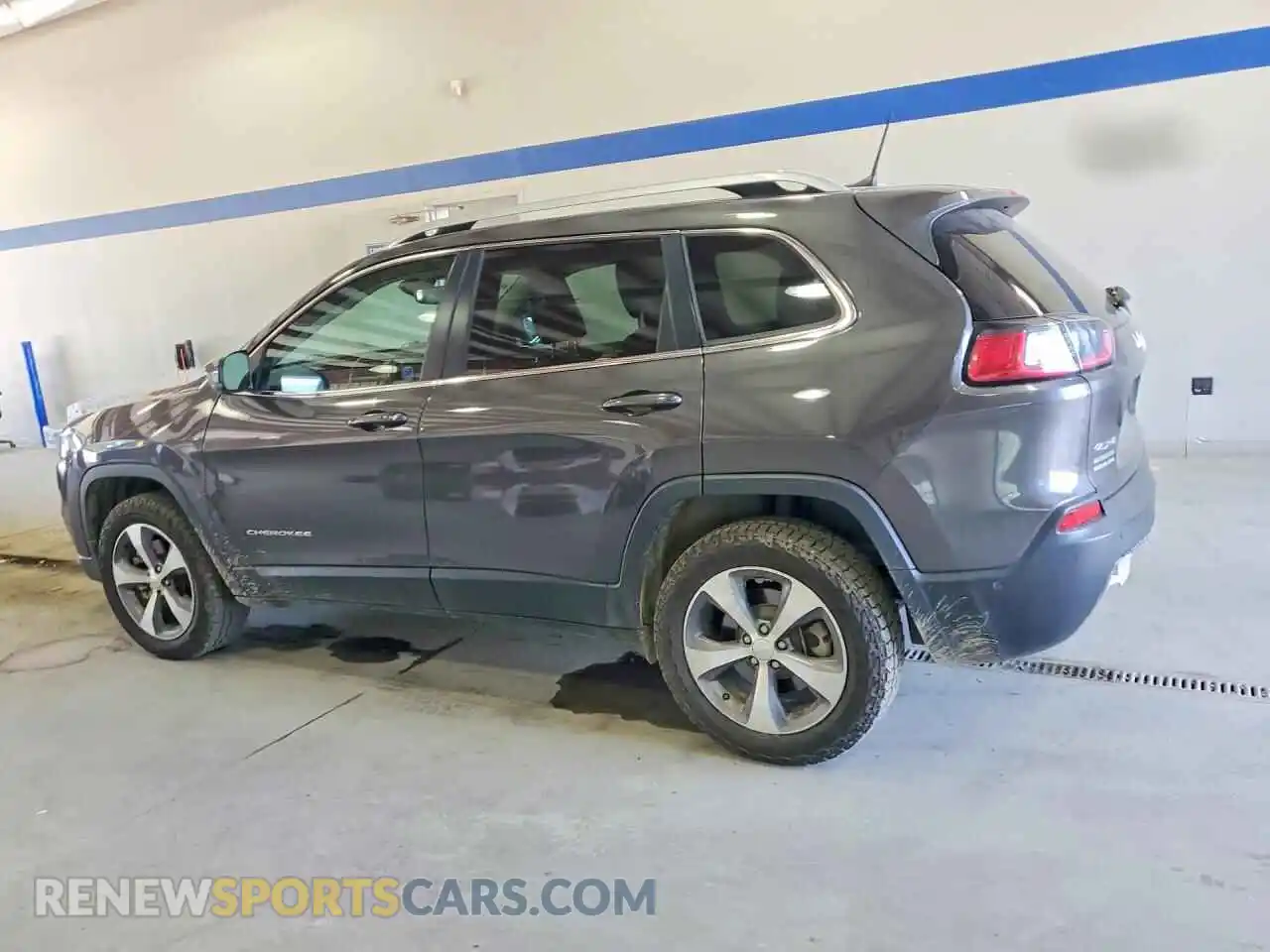 2 Photograph of a damaged car 1C4PJMDX1MD194370 JEEP CHEROKEE 2021