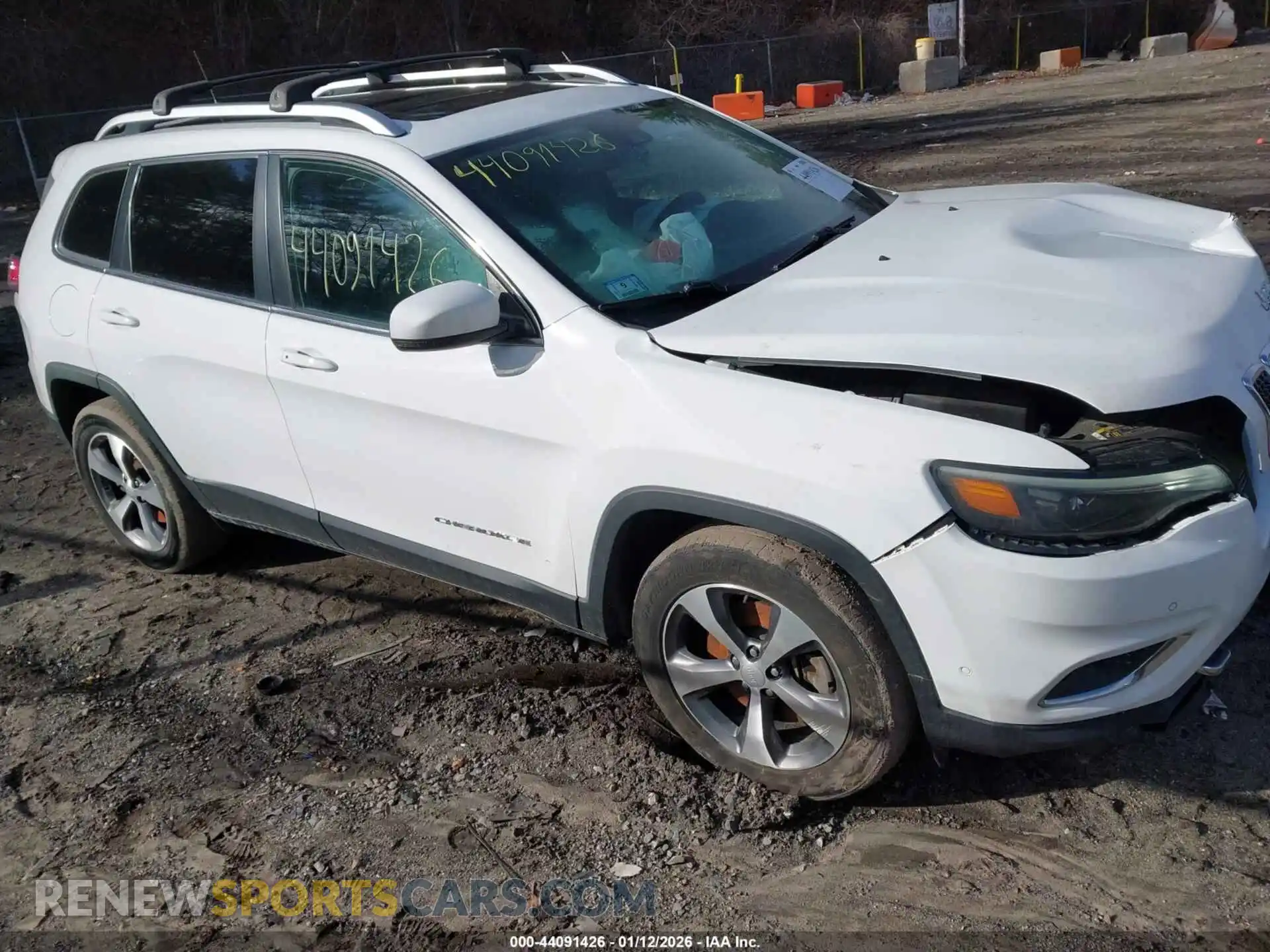 1 Photograph of a damaged car 1C4PJMDX2MD200662 JEEP CHEROKEE 2021