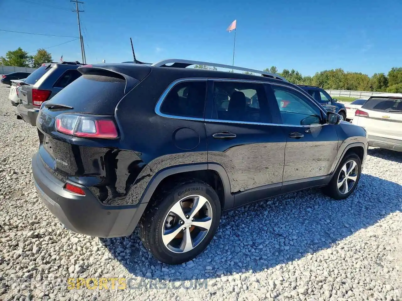 3 Photograph of a damaged car 1C4PJMDX5MD234529 JEEP CHEROKEE 2021