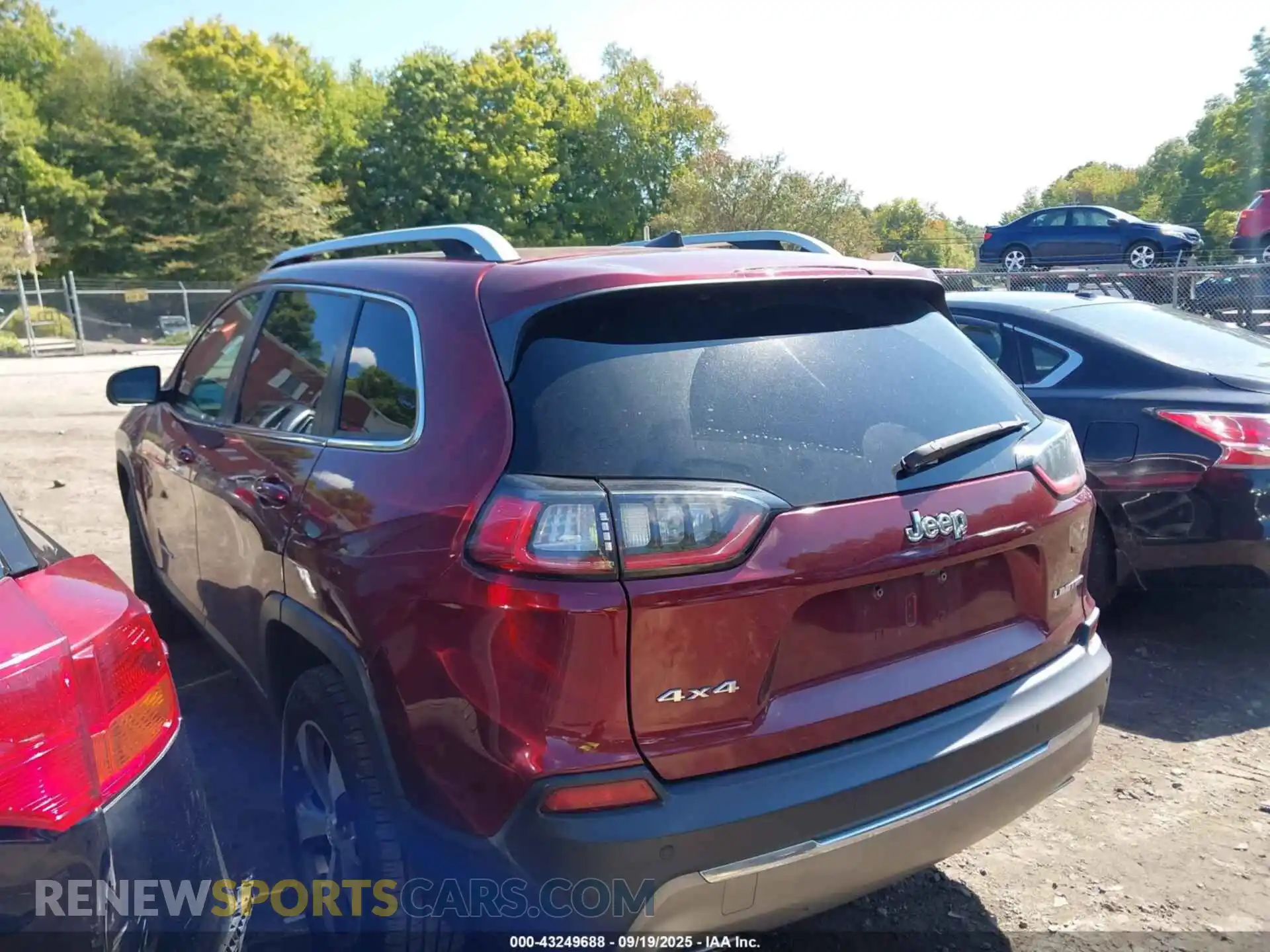 3 Photograph of a damaged car 1C4PJMDX7MD177461 JEEP CHEROKEE 2021