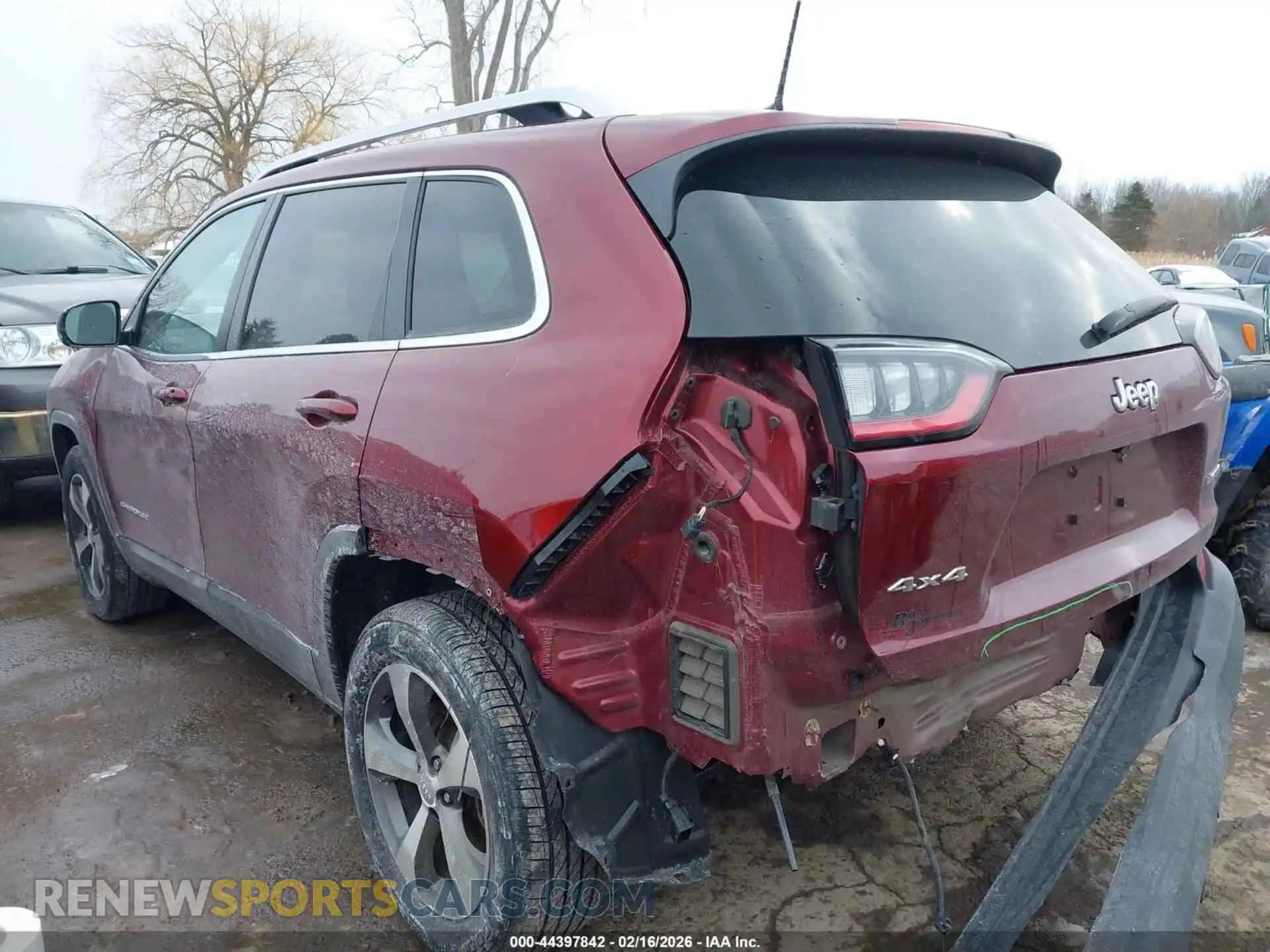 3 Photograph of a damaged car 1C4PJMDX9MD117262 JEEP CHEROKEE 2021
