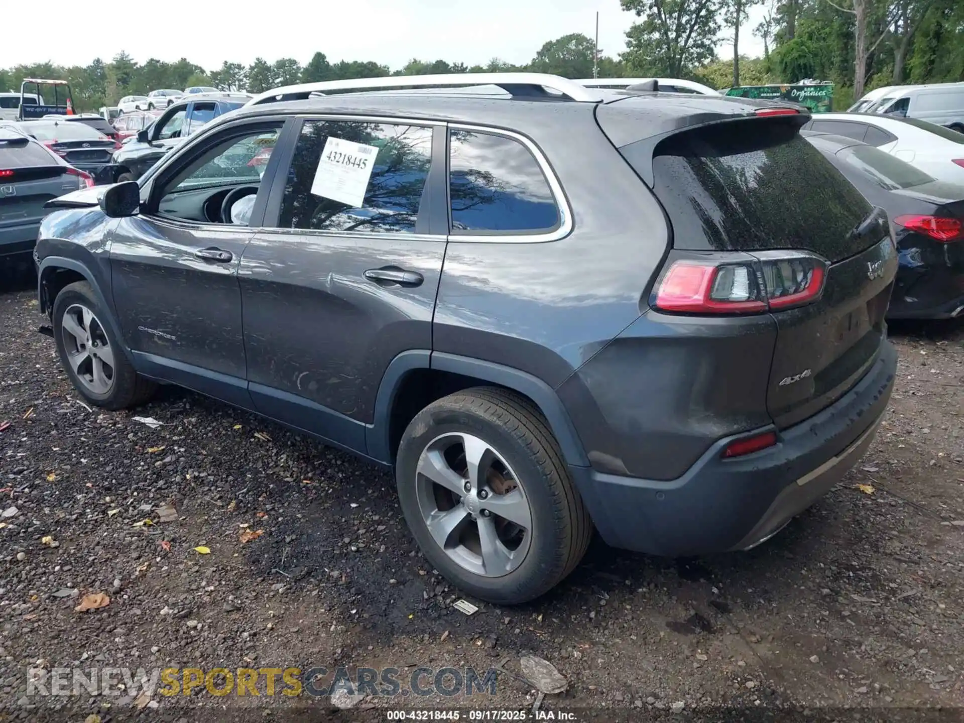 3 Photograph of a damaged car 1C4PJMDX9MD195086 JEEP CHEROKEE 2021