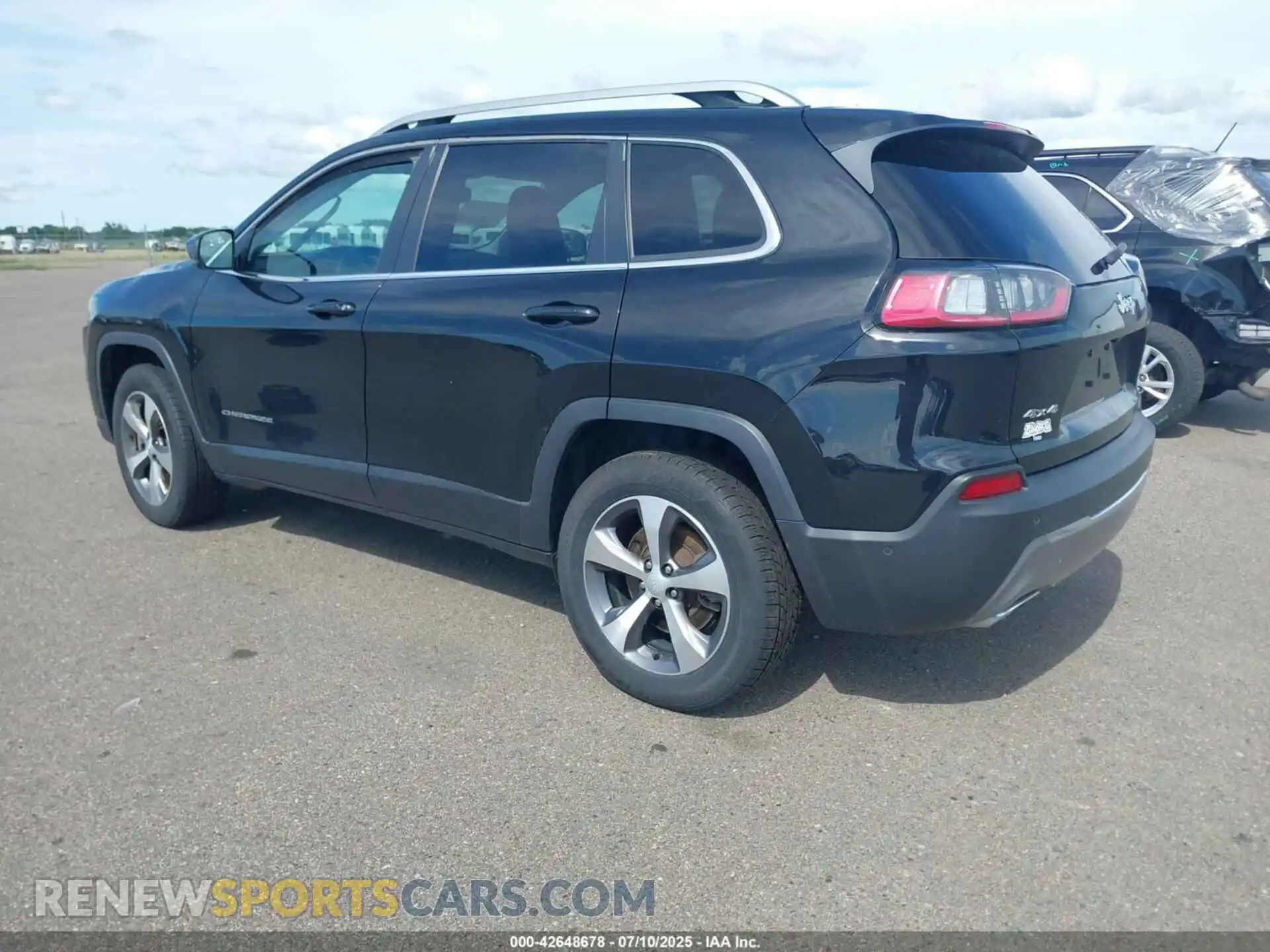 3 Photograph of a damaged car 1C4PJMDXXMD205348 JEEP CHEROKEE 2021