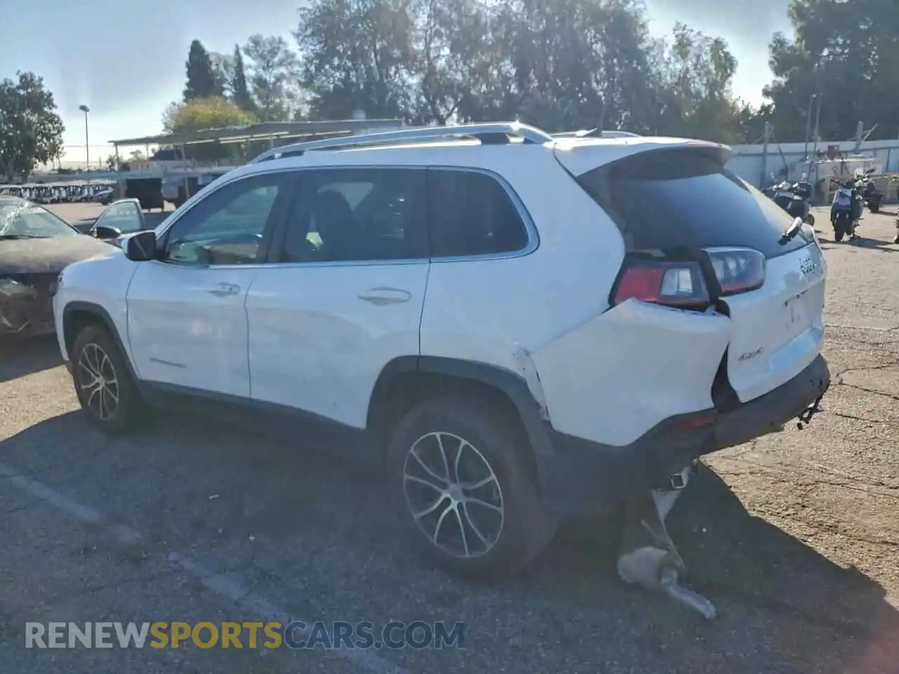 2 Photograph of a damaged car 1C4PJMLB2MD139688 JEEP CHEROKEE 2021