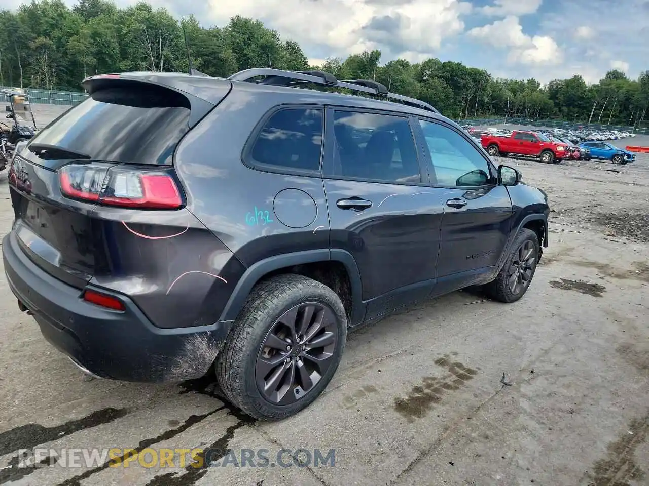 3 Photograph of a damaged car 1C4PJMMX2MD194040 JEEP CHEROKEE 2021