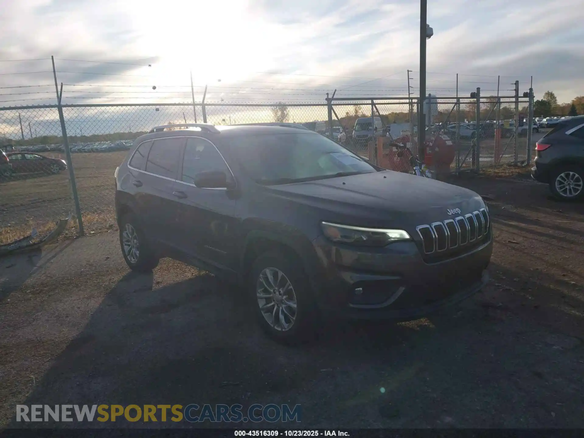 1 Photograph of a damaged car 1C4PJMMX3MD101364 JEEP CHEROKEE 2021