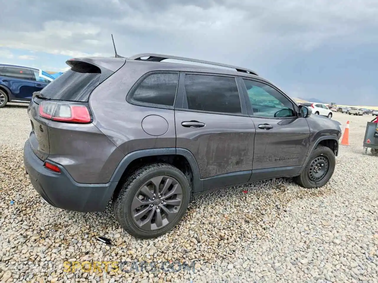 3 Photograph of a damaged car 1C4PJMMX3MD106449 JEEP CHEROKEE 2021