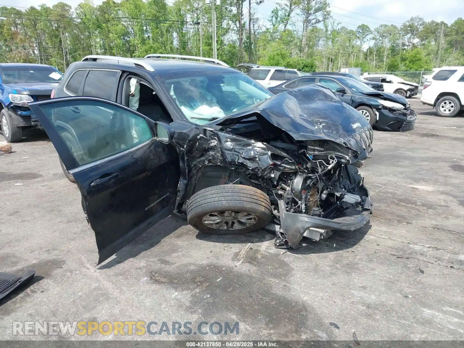 1 Photograph of a damaged car 1C4PJMMX3MD167896 JEEP CHEROKEE 2021