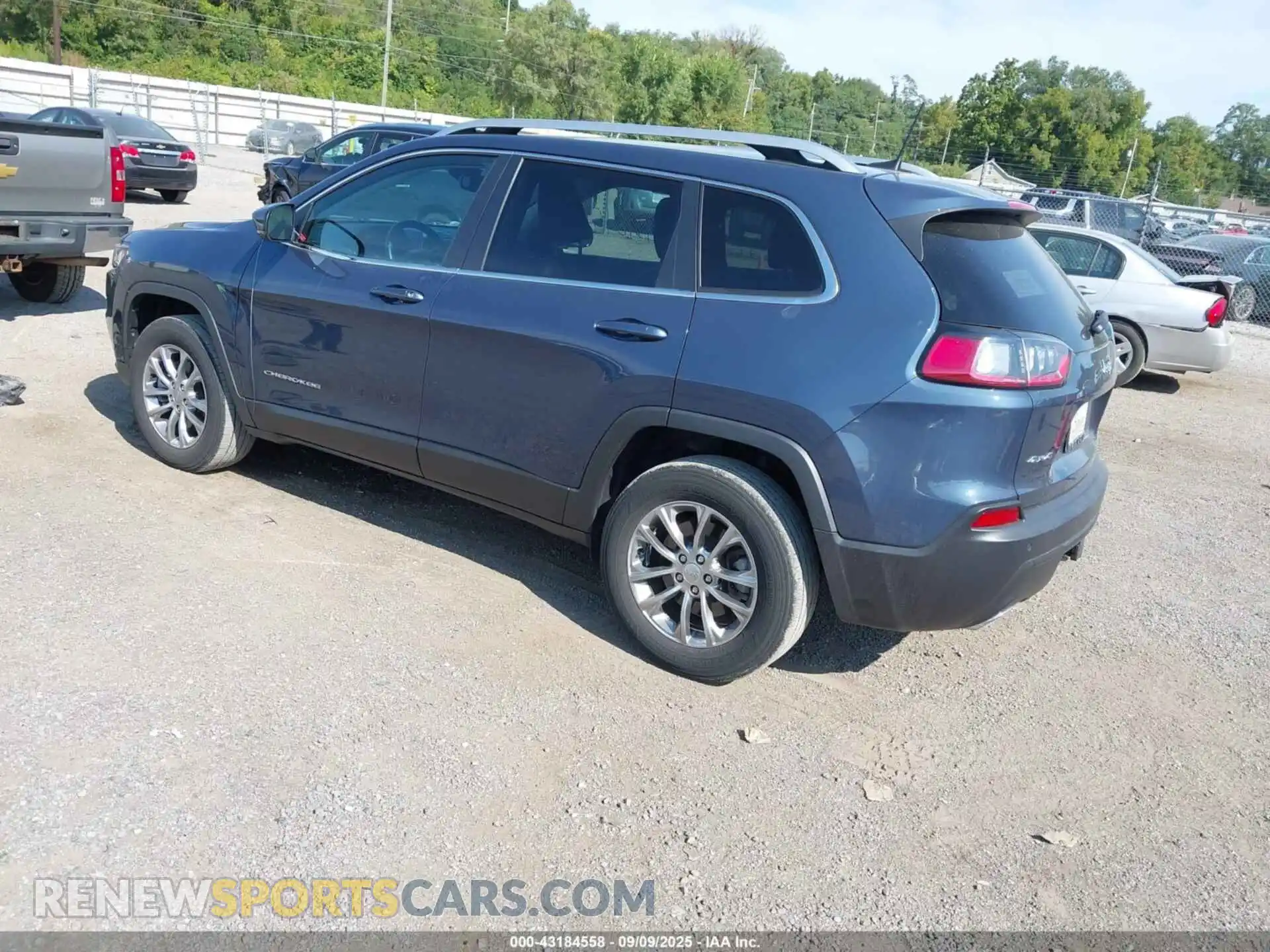 3 Photograph of a damaged car 1C4PJMMX6MD154236 JEEP CHEROKEE 2021