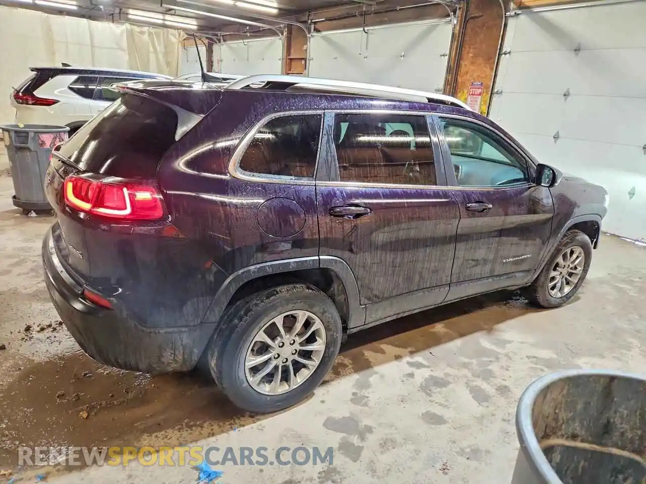 3 Photograph of a damaged car 1C4PJMMX8MD232662 JEEP CHEROKEE 2021