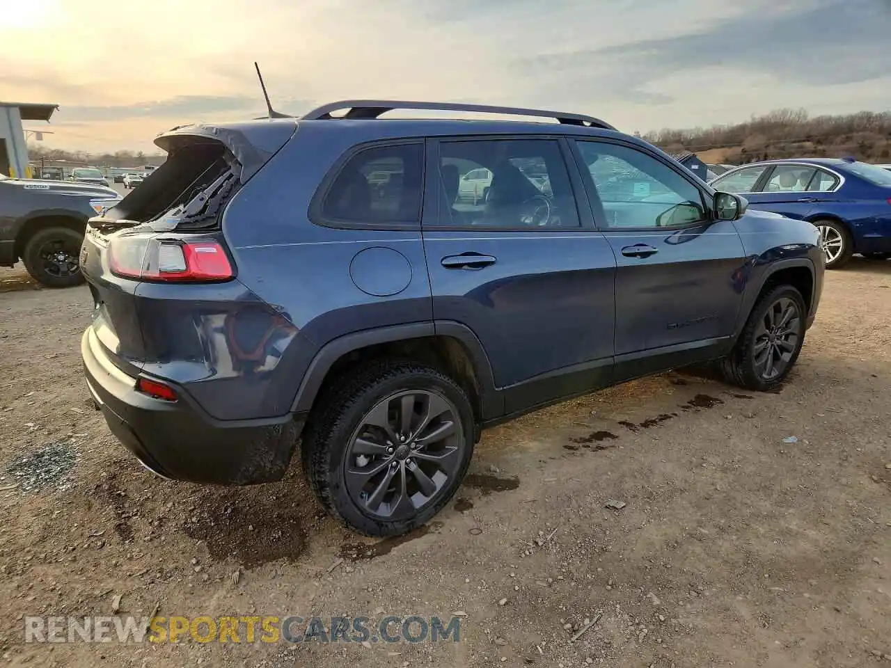3 Photograph of a damaged car 1C4PJMMXXMD151632 JEEP CHEROKEE 2021