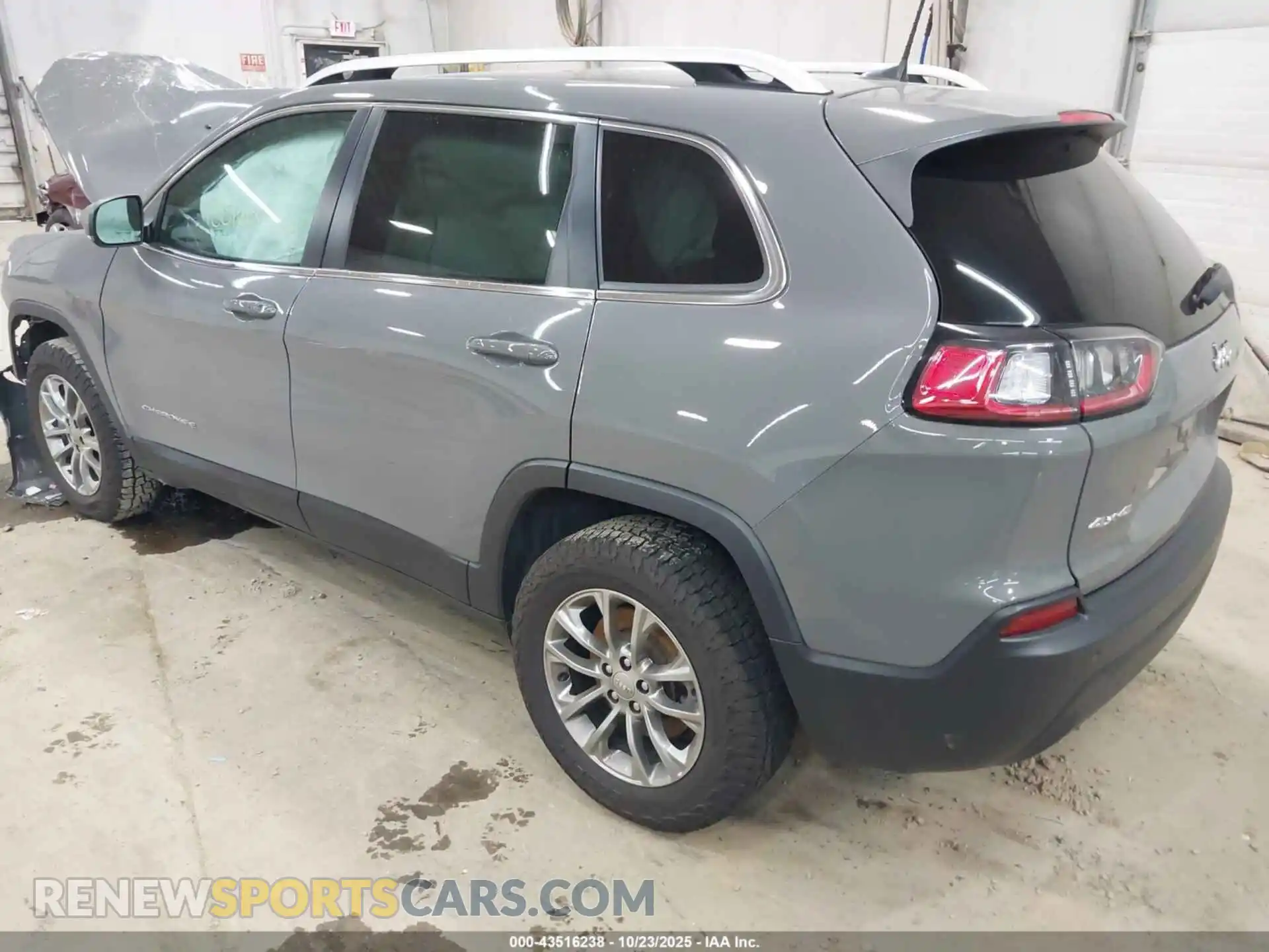 3 Photograph of a damaged car 1C4PJMMXXMD158094 JEEP CHEROKEE 2021