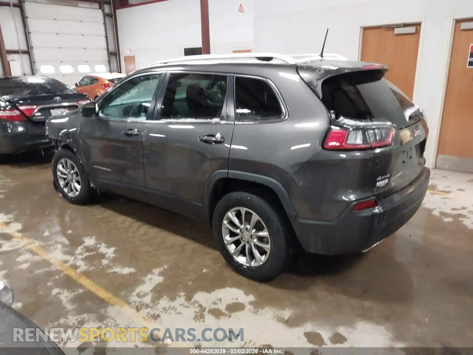 3 Photograph of a damaged car 1C4PJMMXXMD175106 JEEP CHEROKEE 2021