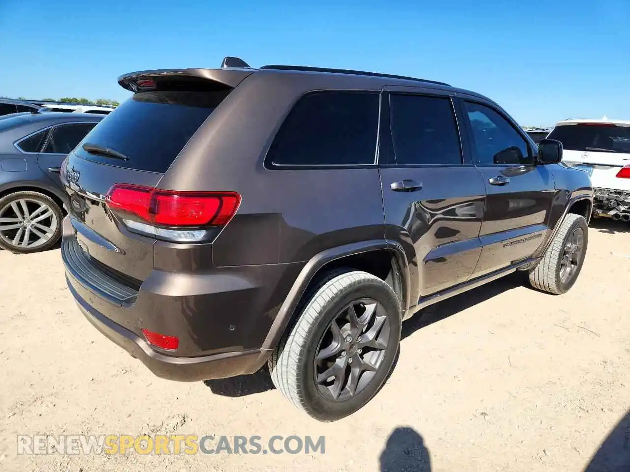 3 Photograph of a damaged car 1C4RJEBG9MC679637 JEEP CHEROKEE 2021