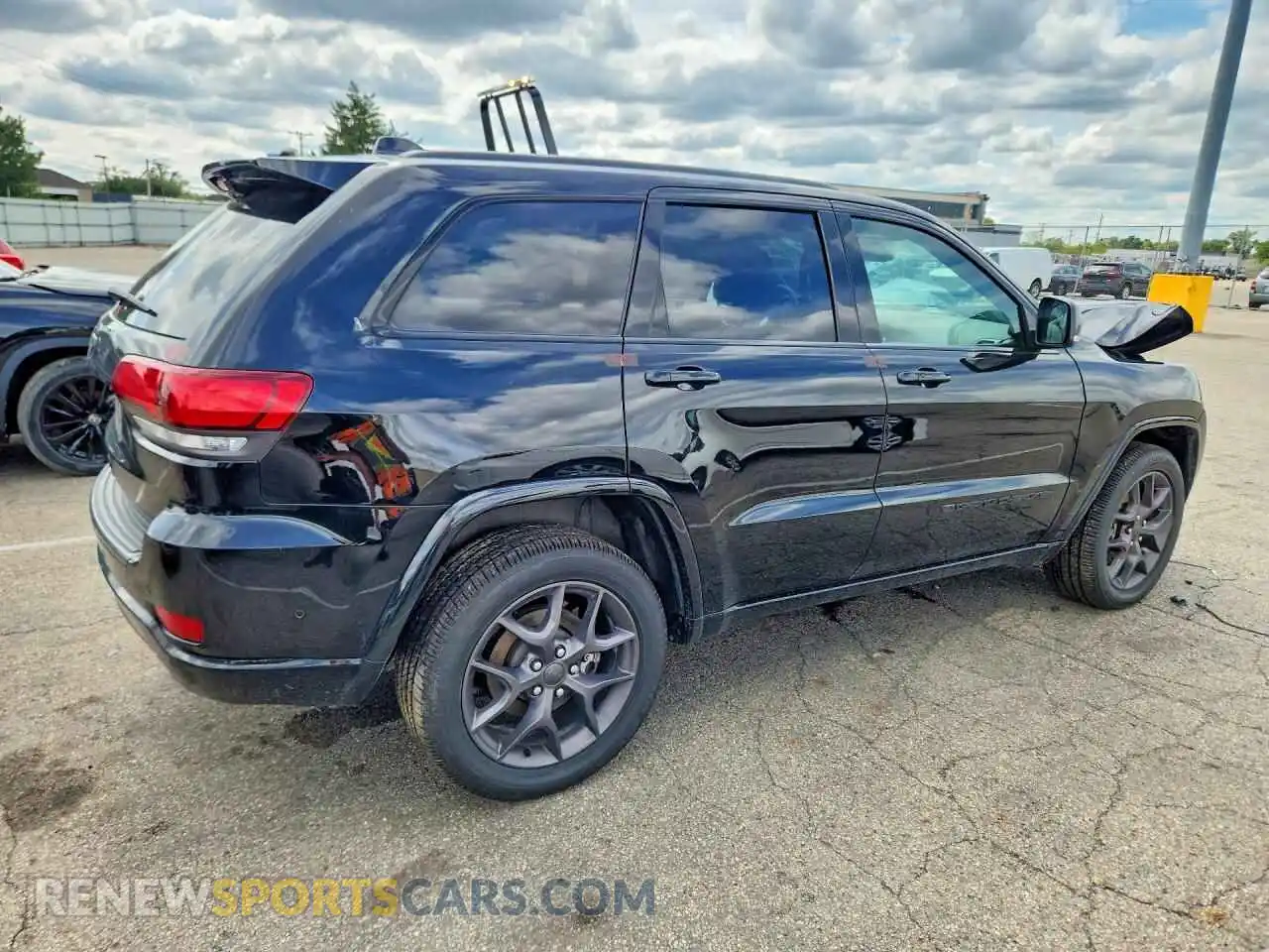 3 Photograph of a damaged car 1C4RJFBG0MC612897 JEEP CHEROKEE 2021