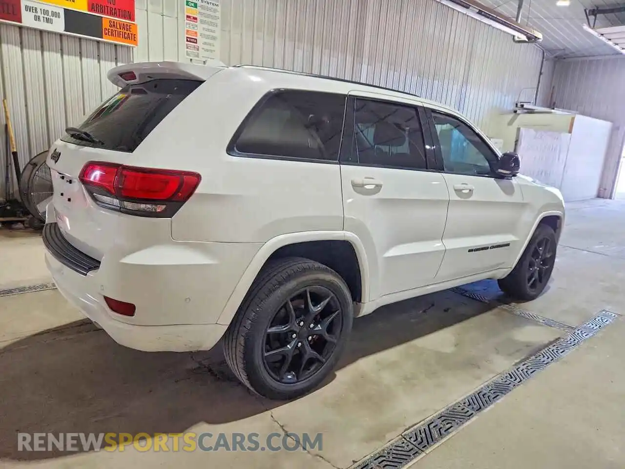 3 Photograph of a damaged car 1C4RJFBG0MC673943 JEEP CHEROKEE 2021
