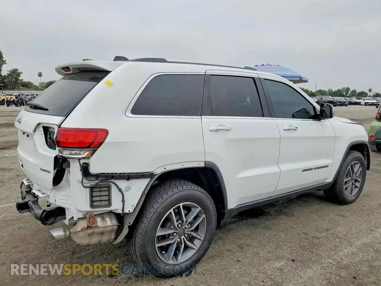 3 Photograph of a damaged car 1C4RJFBG2MC817377 JEEP CHEROKEE 2021