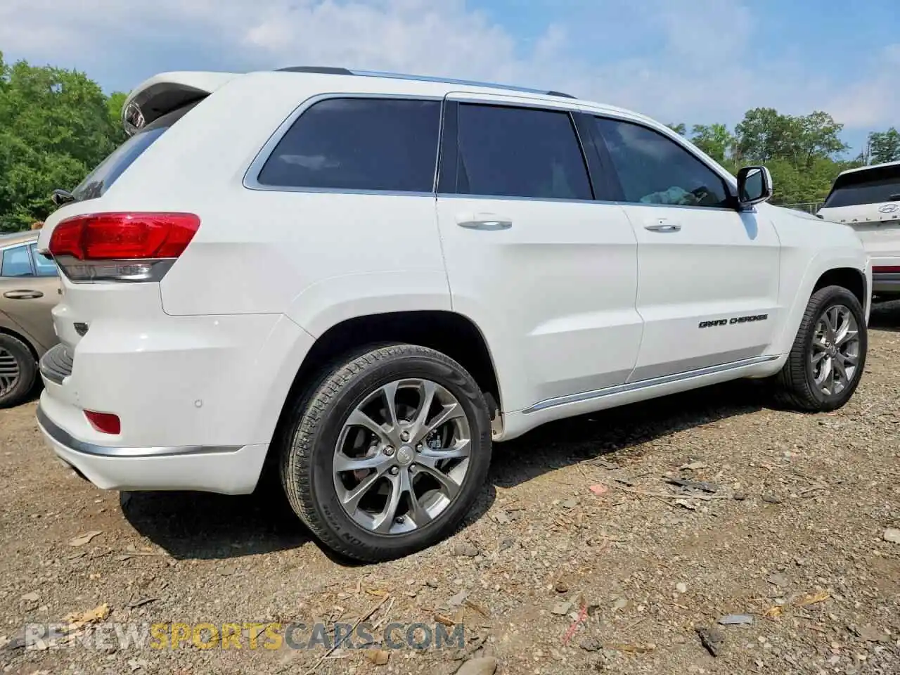 3 Photograph of a damaged car 1C4RJFJG6MC619578 JEEP CHEROKEE 2021