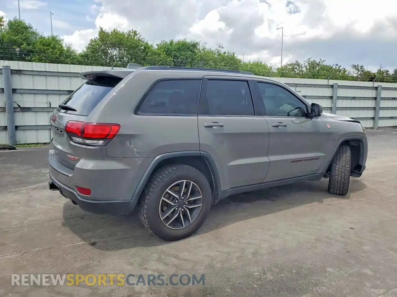 3 Photograph of a damaged car 1C4RJFLG6MC585090 JEEP CHEROKEE 2021